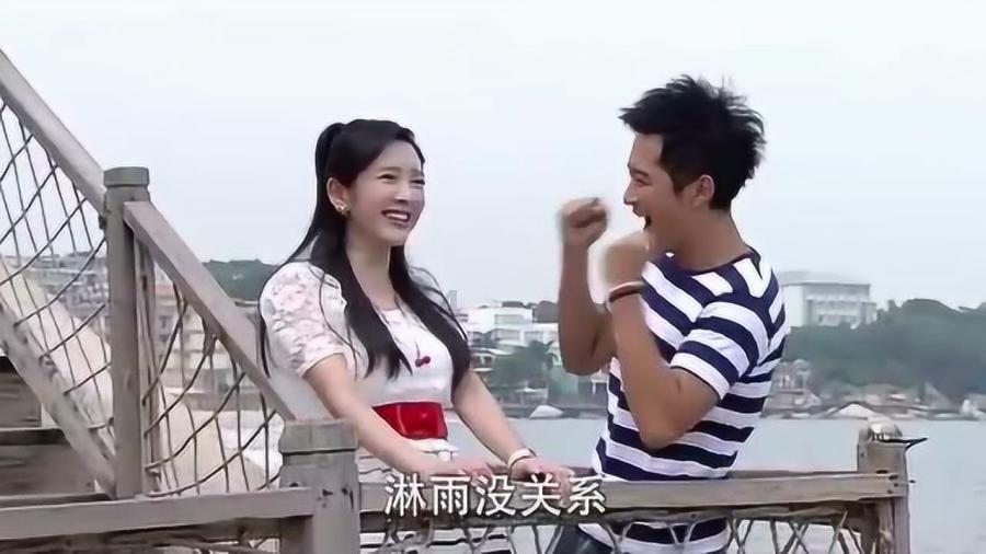 解疑答惑,畅游问答世界,尽在白色修身短款T恤搭配天蓝色瑜伽裤,这样的运动风穿搭是你喜欢的风格吗?!