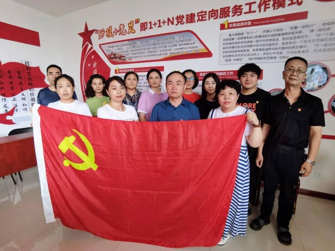 自己自卑内向。害怕一个人出去找工作。怕在外面受了欺负。该怎么办？