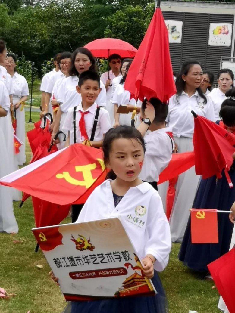 救援秀气的男孩