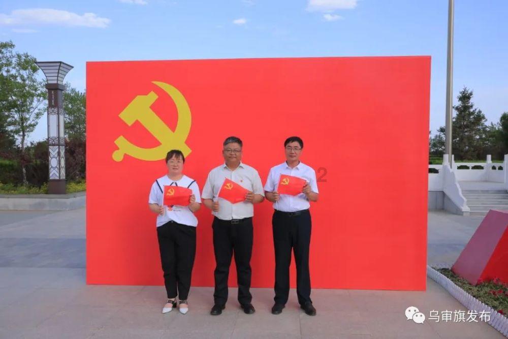 俄国防部将对坠毁运输机黑匣子进行解码