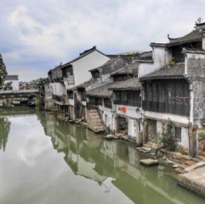 定南：城乡处处景 游客年年多